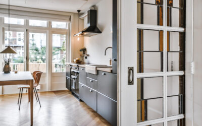 Sposoby na podział stref w otwartej kuchni – jak oddzielić kuchnię od salonu, by oba pomieszczenia były funkcjonalne?